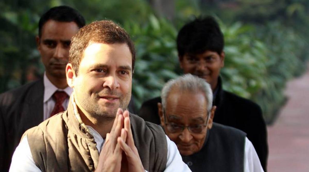 Rahul Gandhi promises power tariff cut, loan waiver to UP farmers