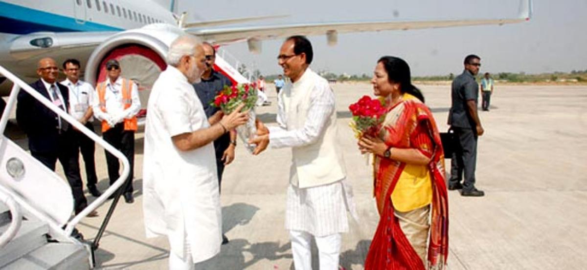 PM arrives at Khajuraho airport, leaves for UP in chopper