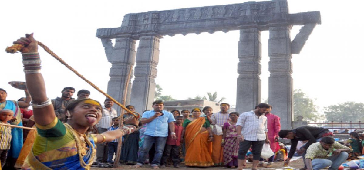 Hunderds attend Ainavolu Jatara