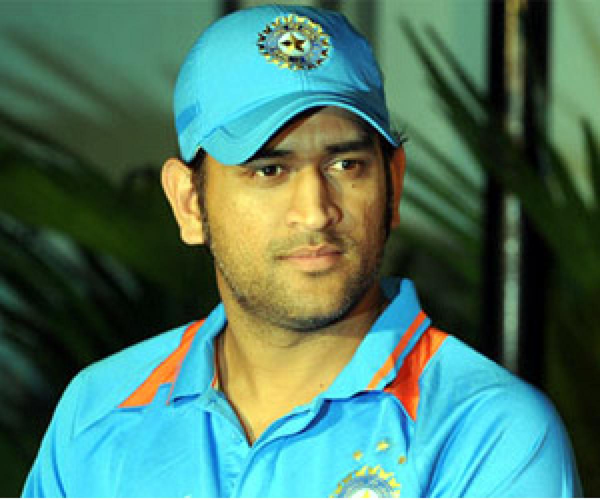 Dhoni at his humorous best, witty banter with Aussie scribe