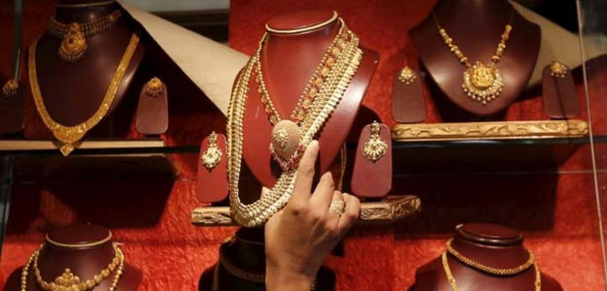 Gold sinks below Rs 30,000 mark, silver down by Rs 600