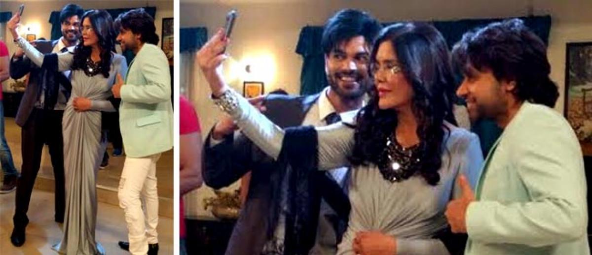 Its selfie time for Zeenat Aman