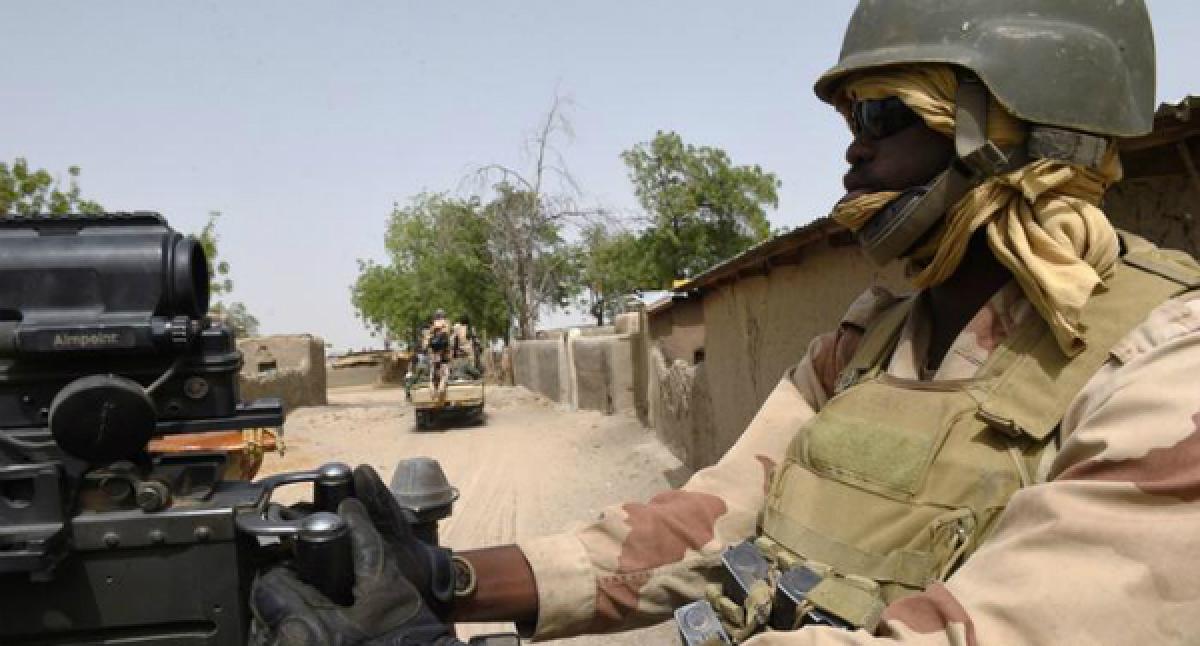 Attack on refugee camp kills 22 Nigerian soldiers 