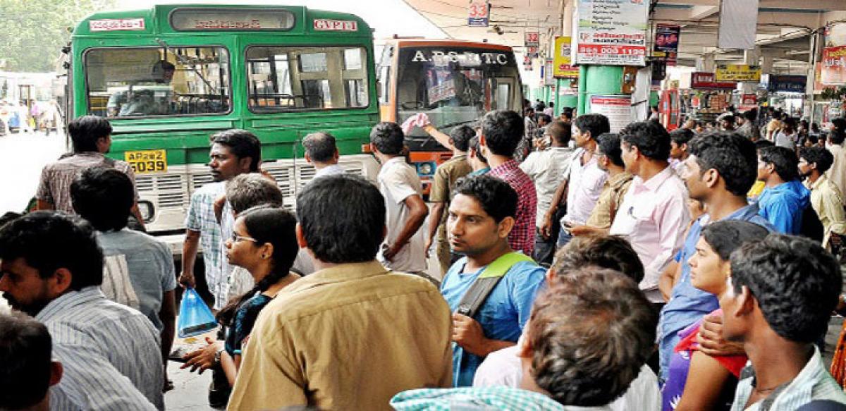 APSRTC to run 400 special buses for Dasara