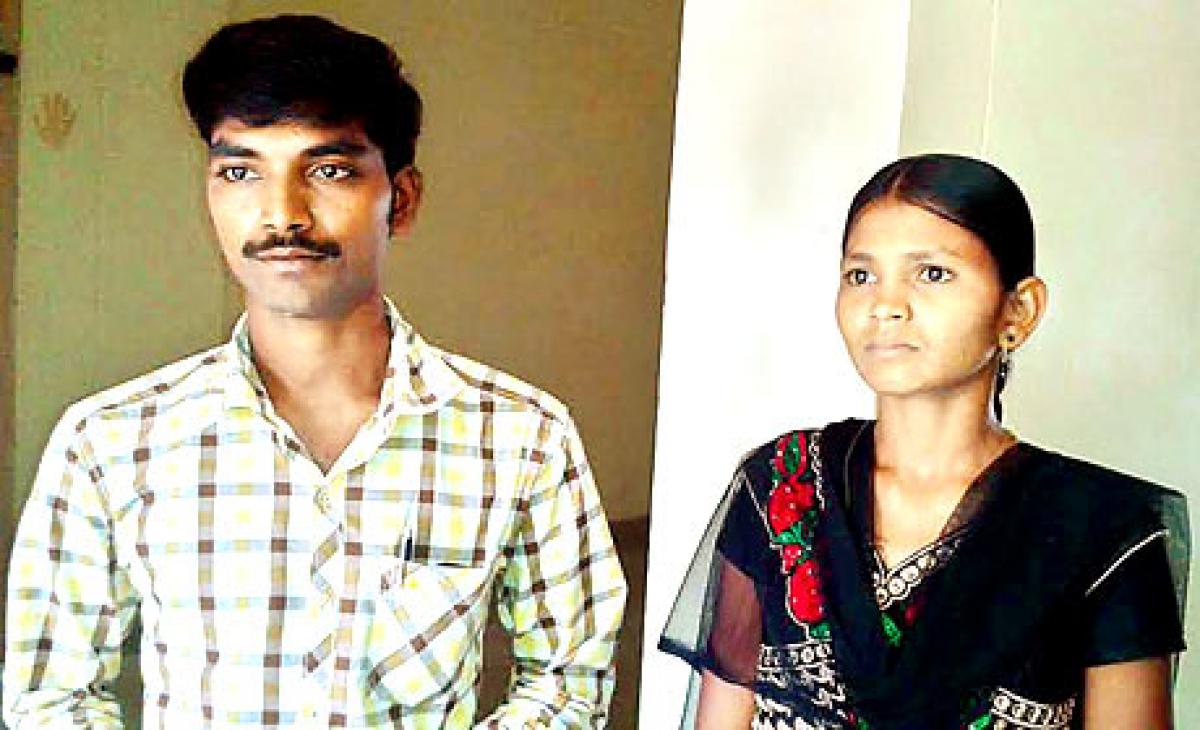 Naxalite couple surrenders at Yellandu