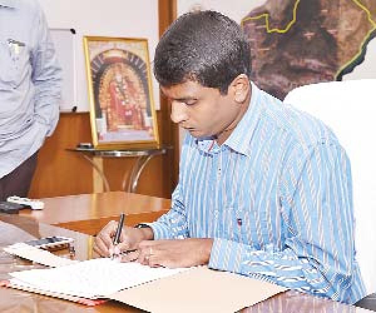 Harinarayanan assumes charge as new civic chief