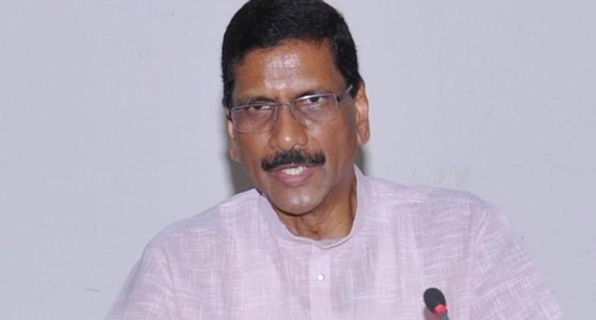 Sashidhar Reddy demands dismissal of Talasani