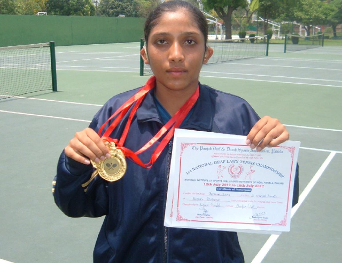 India’s ace tennis star left high & dry