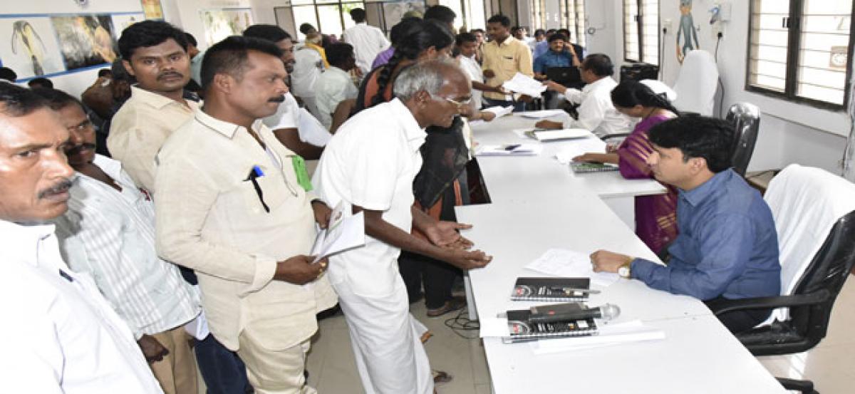 Clear pending petitions received in Prajavani