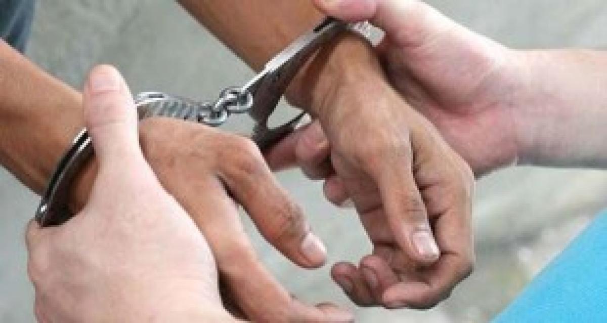 Four held for extortion bid