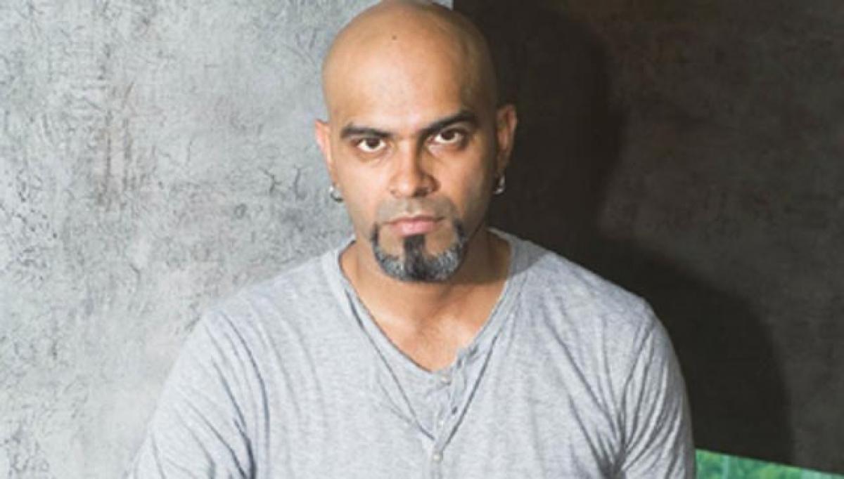 Raghu Ram completes one year without smoking