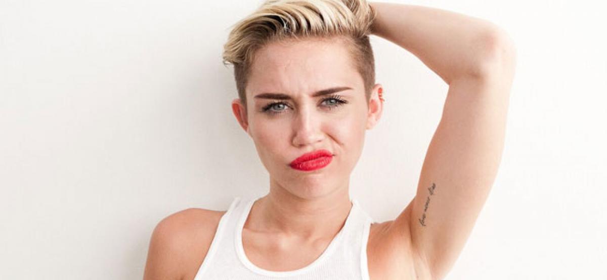 Miley Cyrus criticises Dolce & Gabbana over social media 