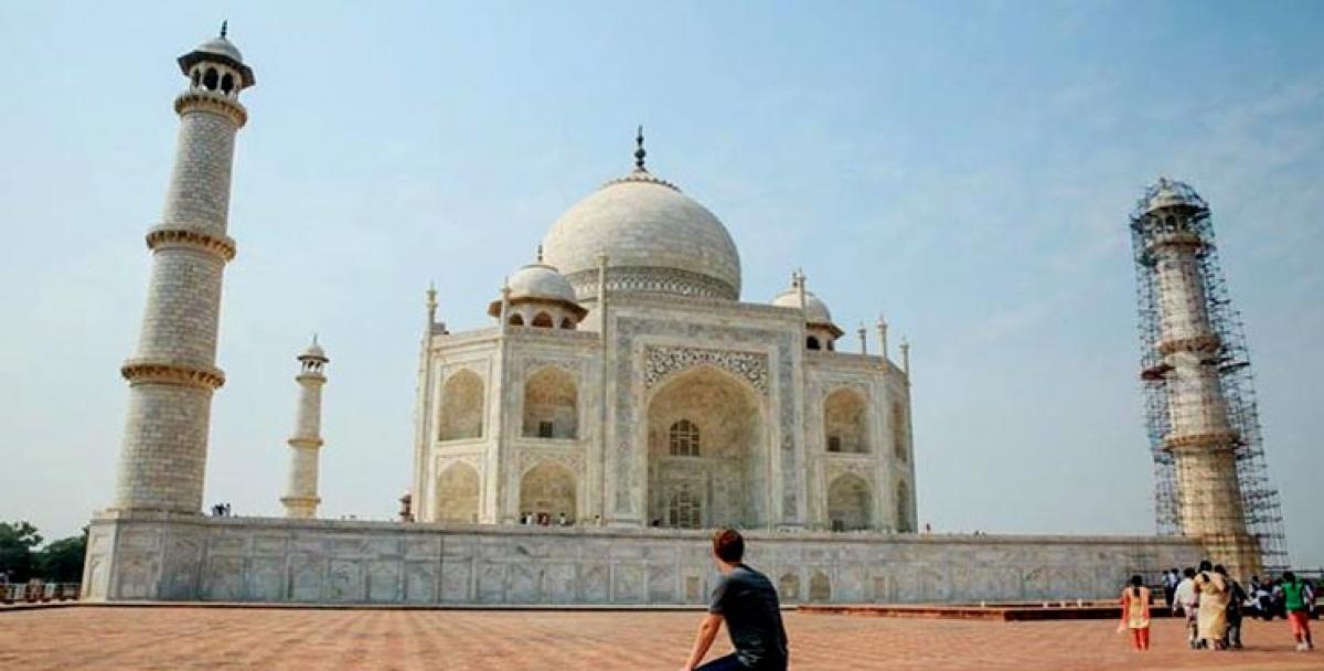 Photo: Taj Mahal stumps Facebook founder Mark Zuckerberg