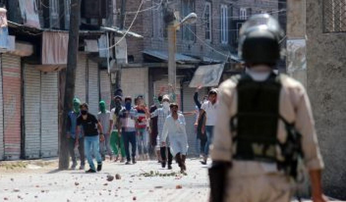 Protests over Geelanis detention in Srinagar