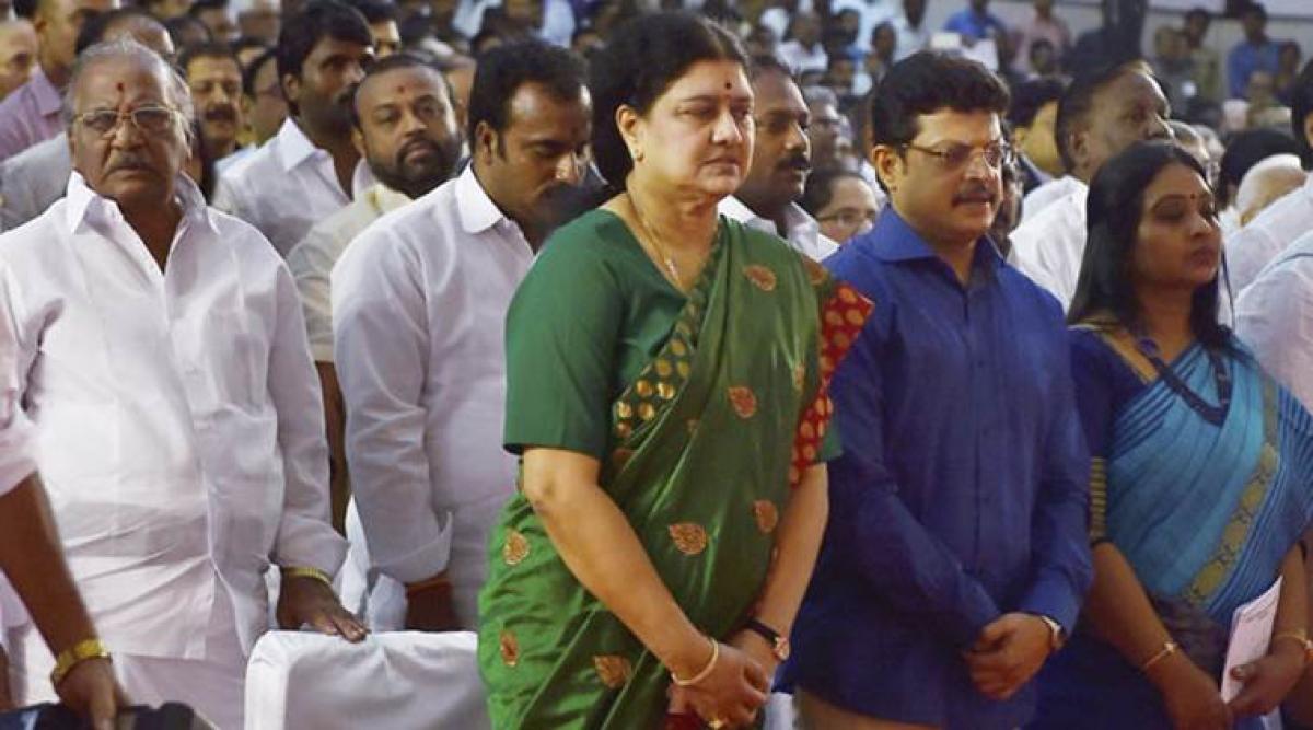 LS deputy speaker appeals to Sasikala to become CM