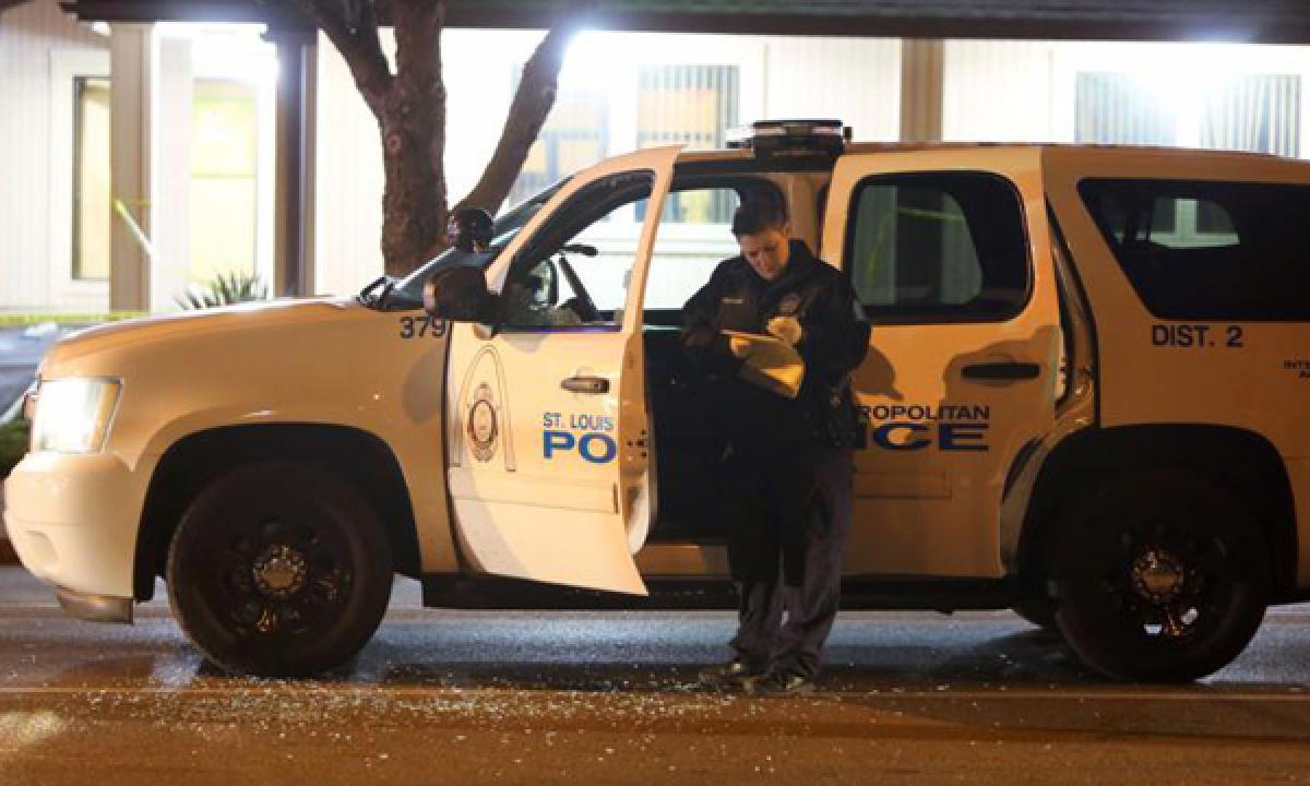 US: St Louis cop gets shot twice in the face, critically wounded in an ambush