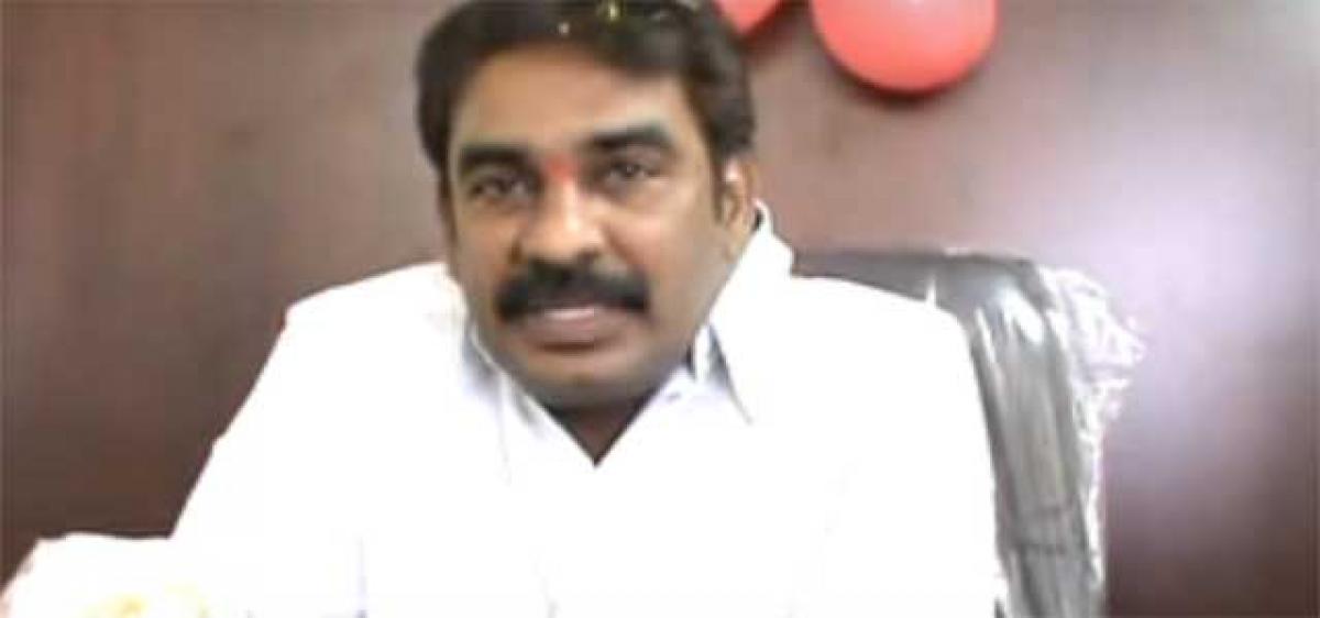 Macherla YSRCP MLA showers praises on Harish Rao