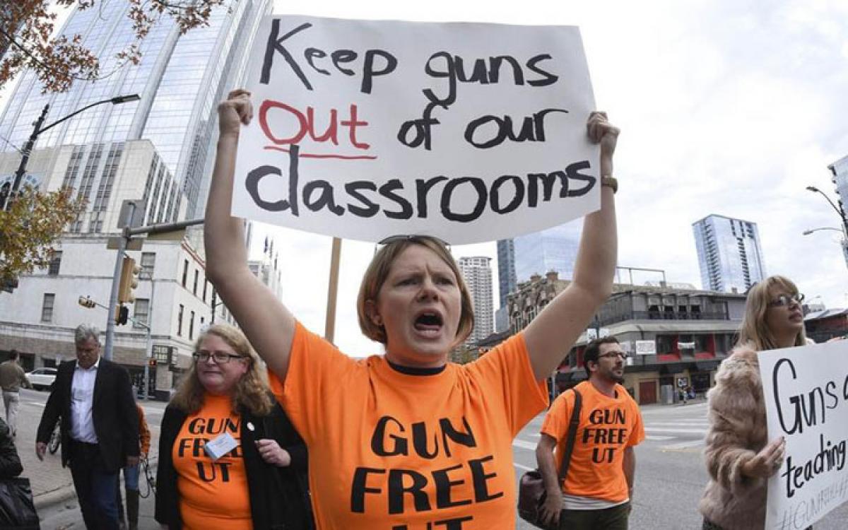 University of Texas allows guns in classrooms