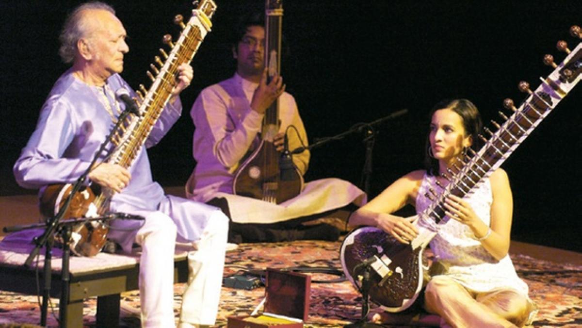 Brazilian turns into sitarist, thanks to Beatles and Ravi Shankar