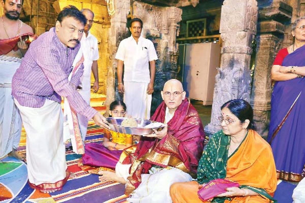 Central Vigilance Commissioner  offers prayers at Tirumala