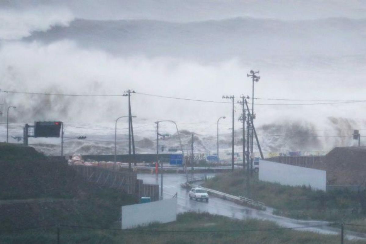 Typhoon Lionrock hits Japan, 9 killed