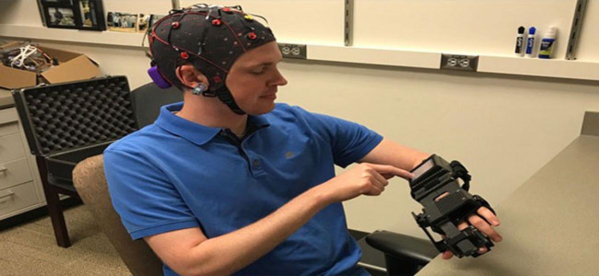 Device to help stroke patients move paralysed hands