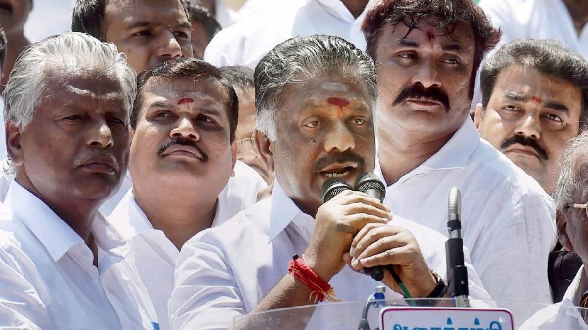 Panneerselvam launches hunger strike demanding probe into Jayalalithaas death