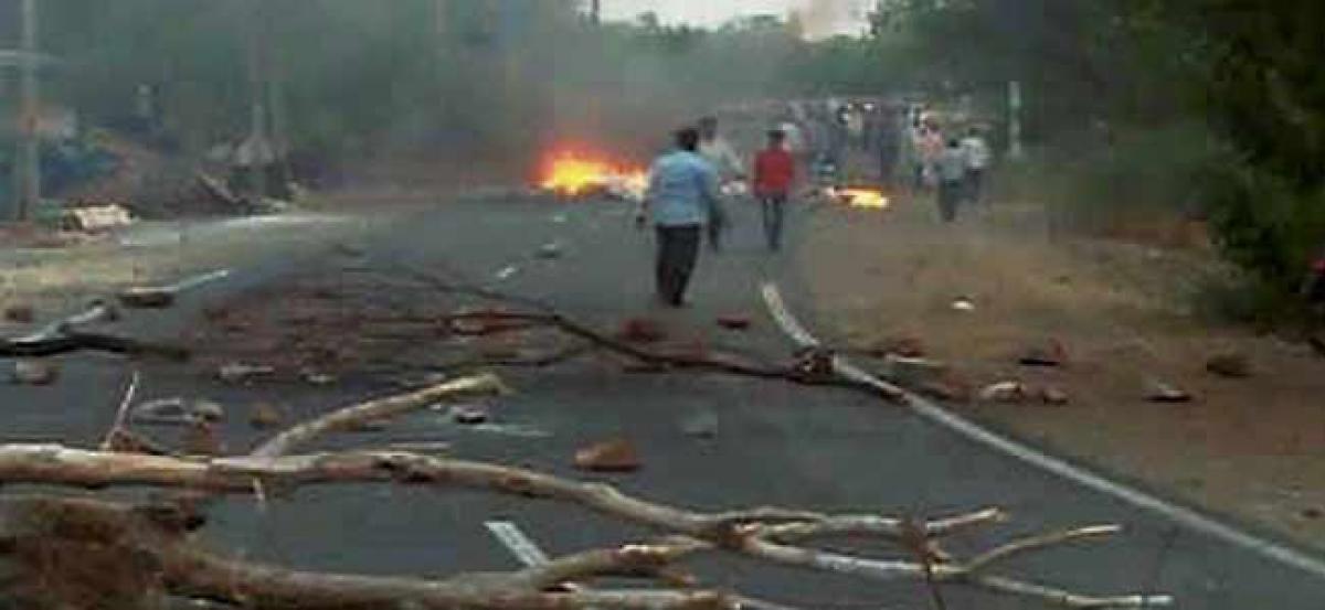 Five farmers killed in Mandsaur, Madhya Pradesh: Authorities announce curfew, Cong call for bandh on Wednesday