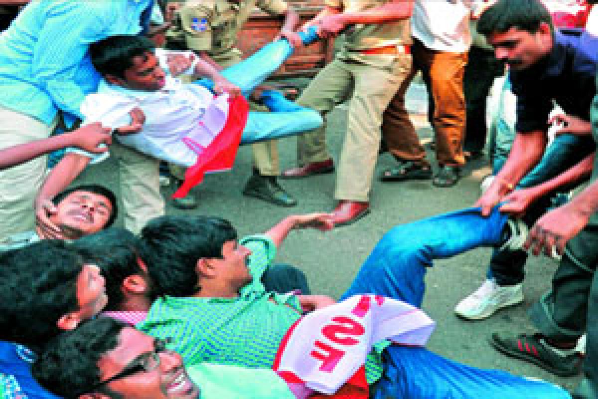 Students gherao Telangana CM KCR’s camp office