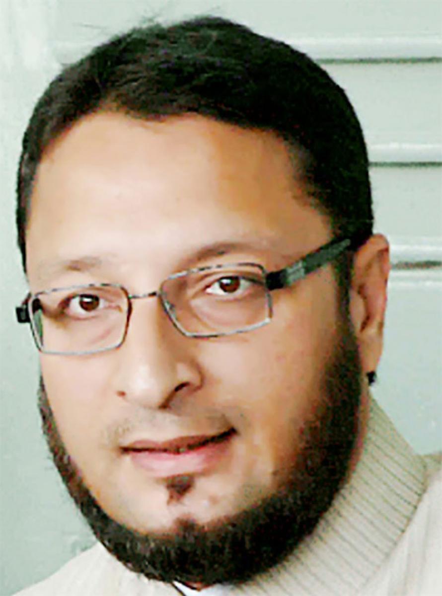 Owaisi urges AIMPLB to move SC against order