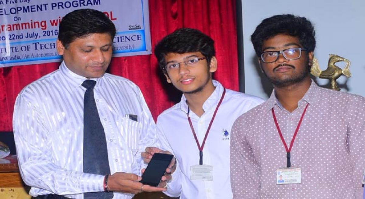 KITSW students develop training, placement app