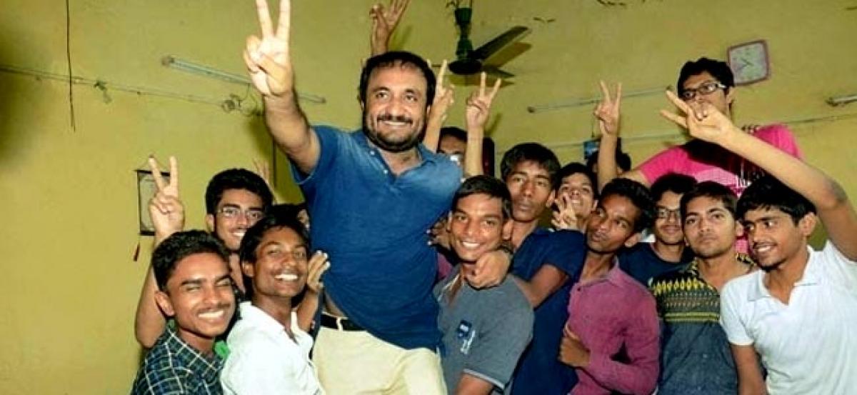 Book on Super 30 founder Anand Kumar to be published in French and Korean