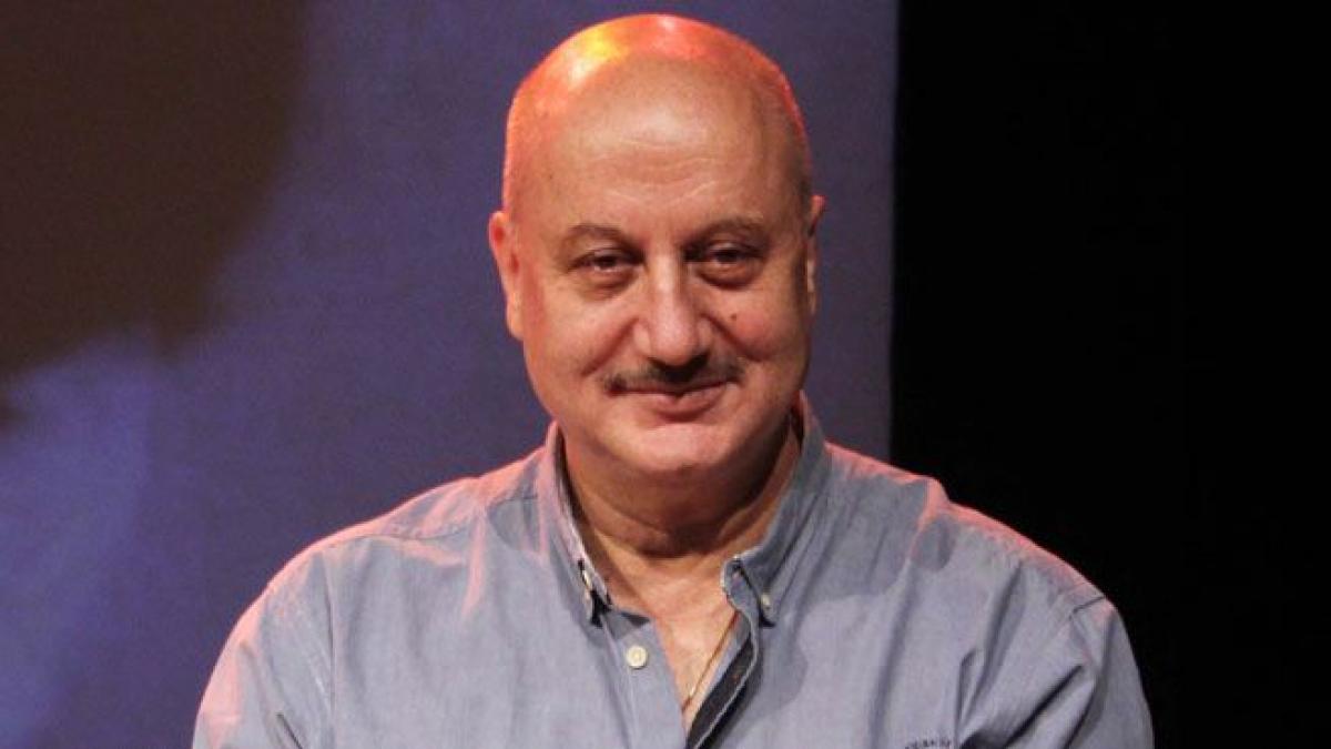 Robert Dinero and Kiron Kher on Anupam Kher wish list!!