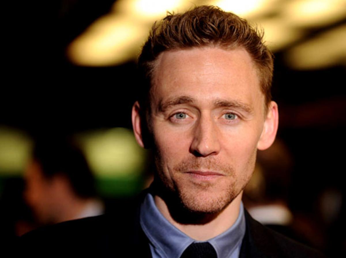 Tom Hiddleston brings on  Robert De Niro, Al Pacino mimicry