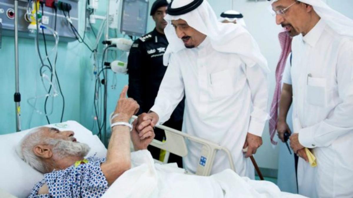 Saudi king visits crane collapse site in Makkah