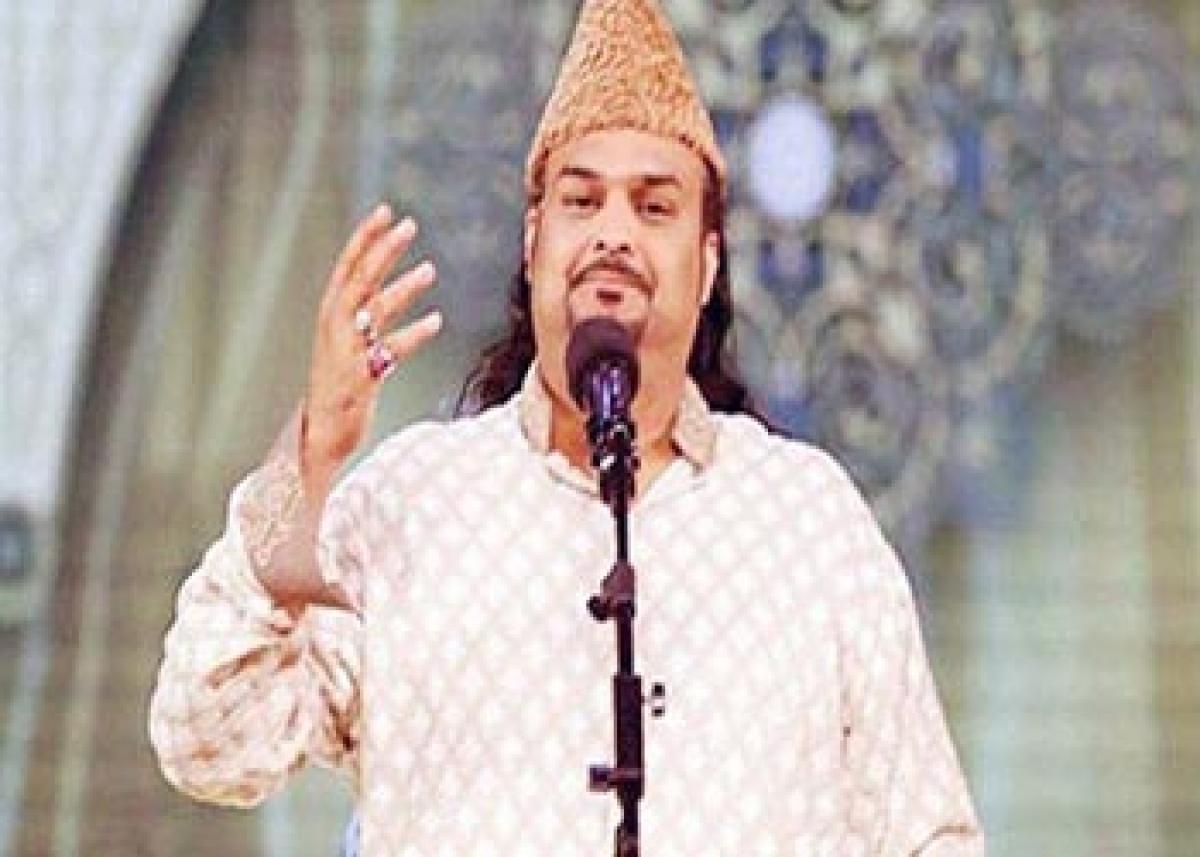 Amjad Sabri laid to rest amid tears, thousands attend Karachi funeral