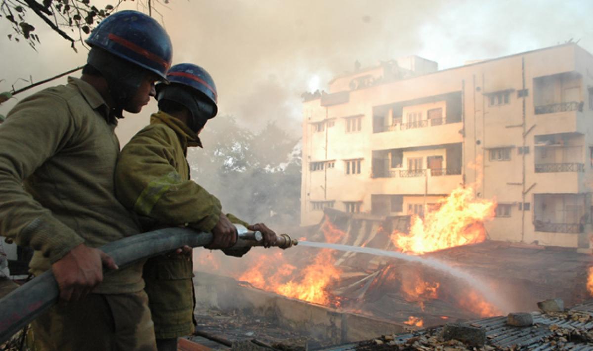 Major fire ablaze at hotel in Musheerabad