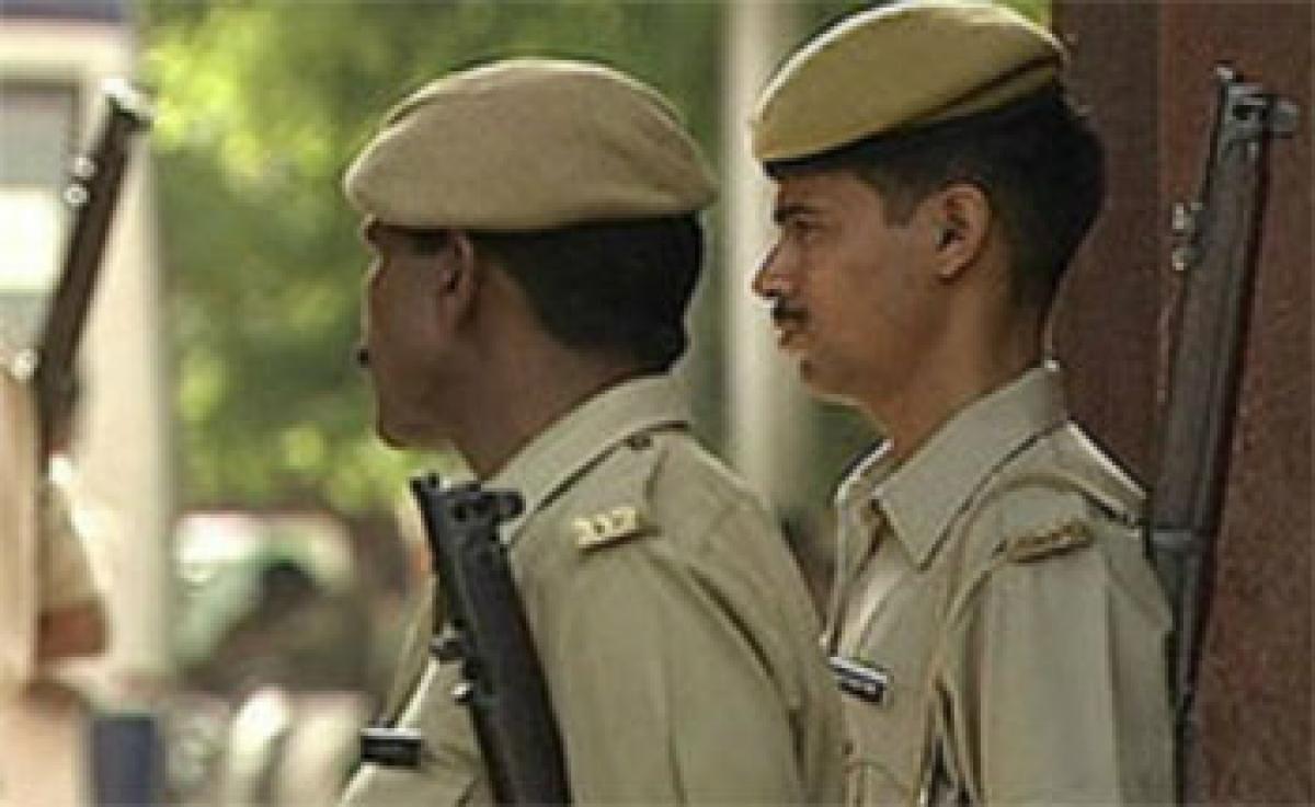 IS couple from Hyd attacks Telangana constable