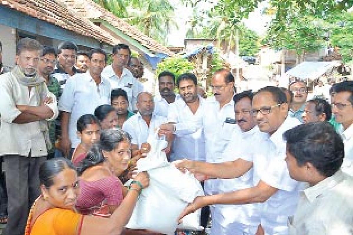 Deputy CM distributes rice among flood-affected
