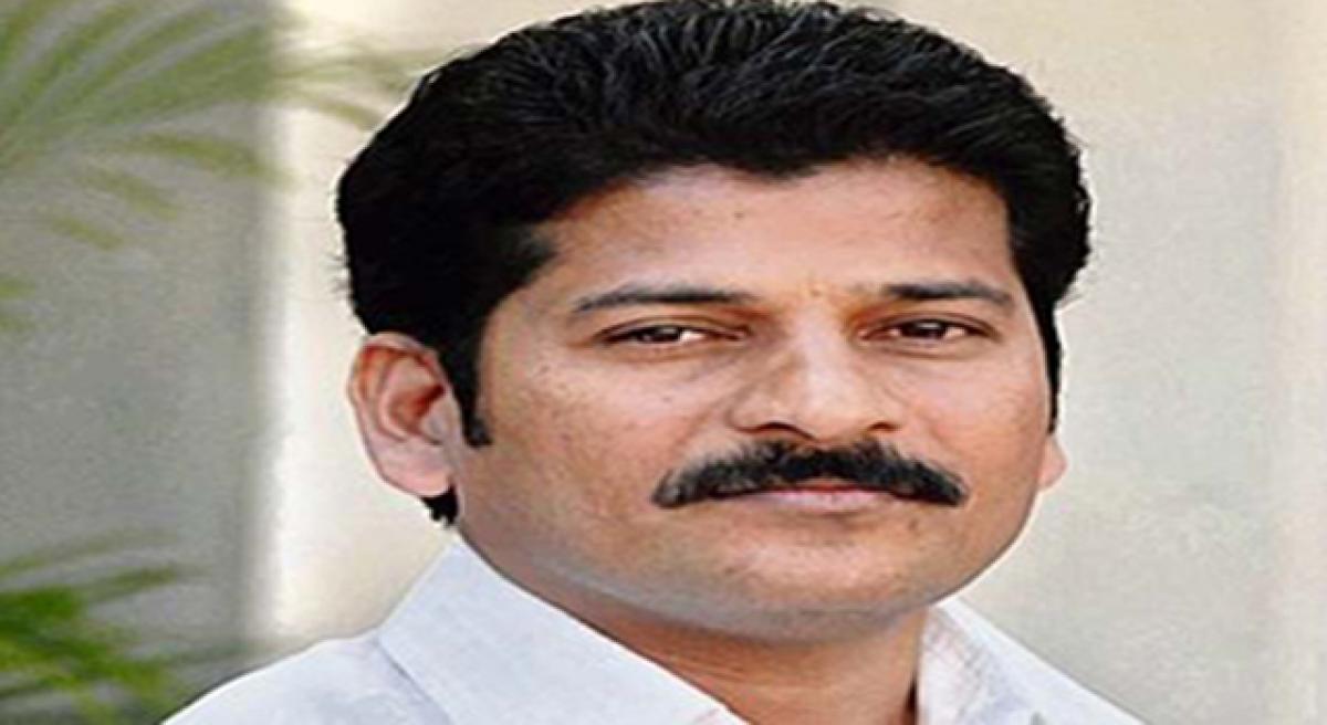 Revanth accuses KCR of ‘totally’ neglecting farmers’ welfare