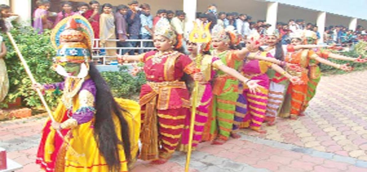 Rajiv Gandhi students  participate in  fashion show