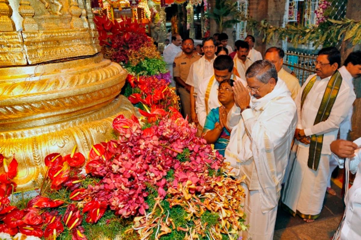 Chief Justice of India offers prayers at Lord Venkateswara temple