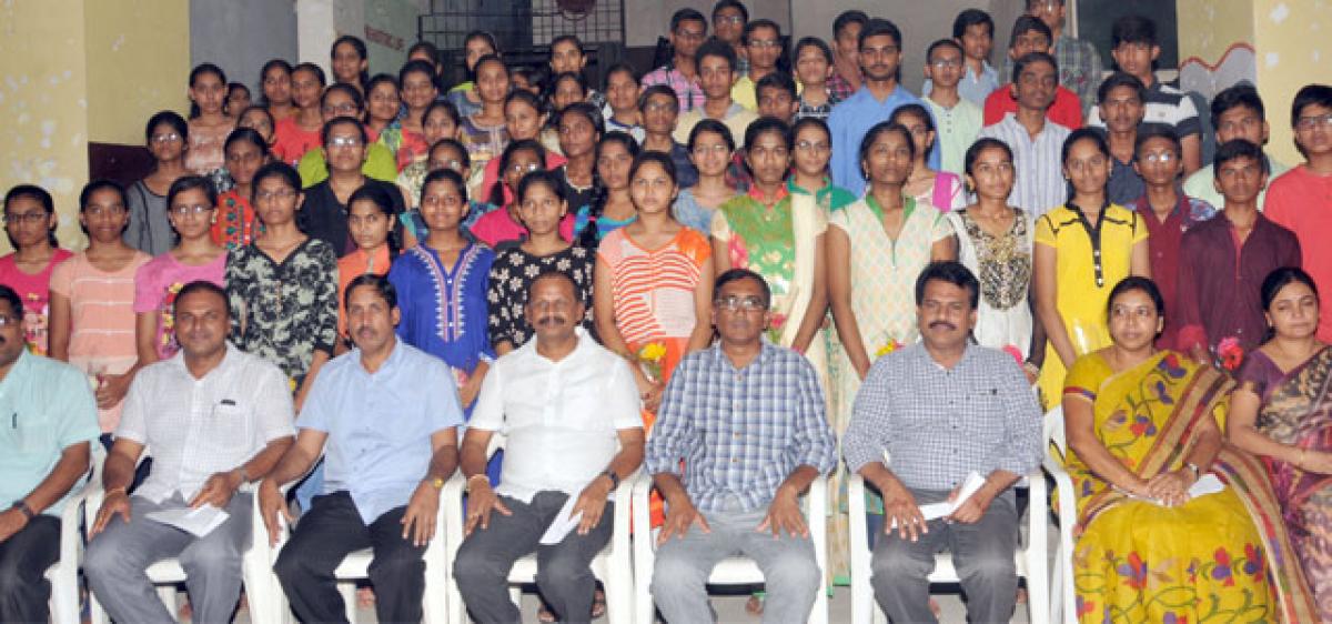 Tejaswi students shine in SSC