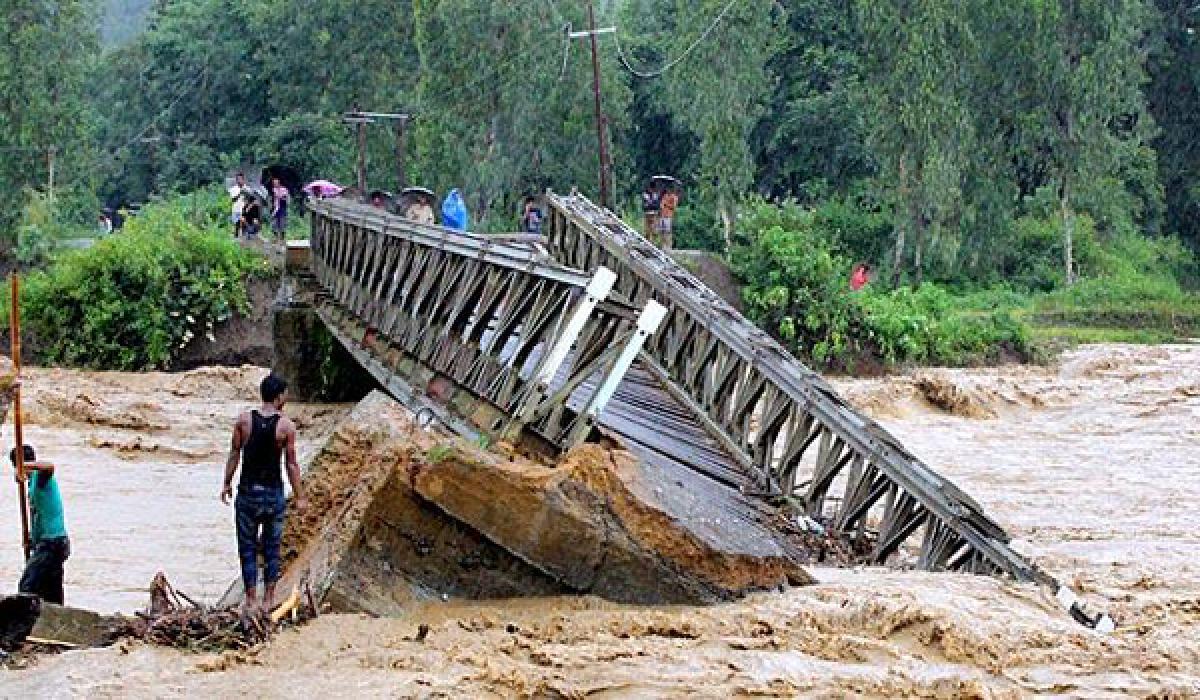 Heavy rains in Jharkhand causes floods and damaged 8 bridges 