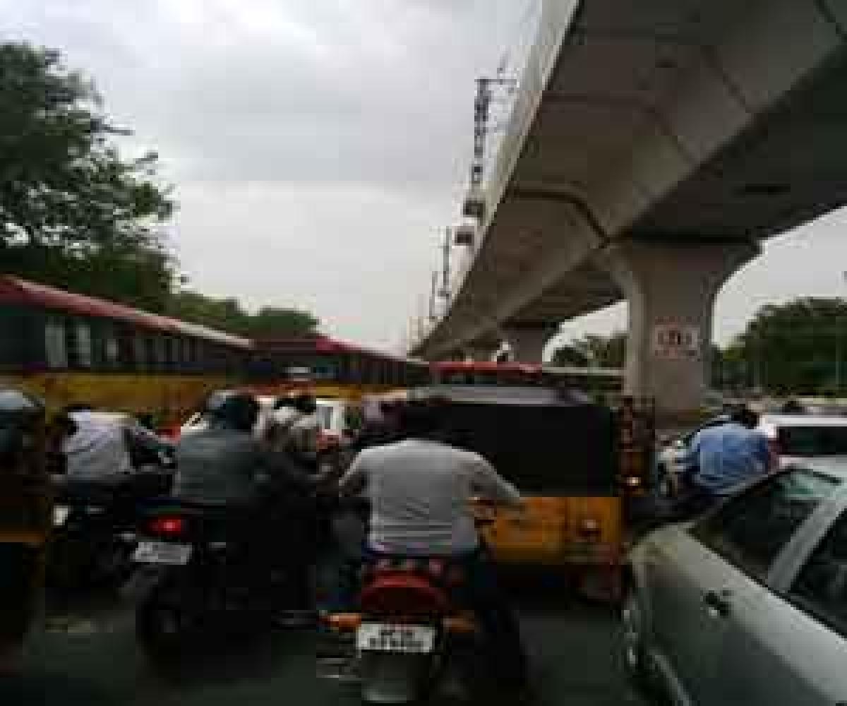 U turns for metro rail causes traffic jams
