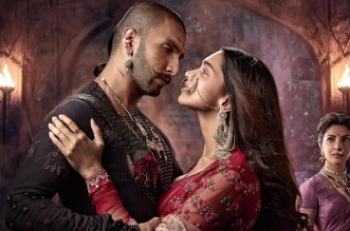 Poster talk: Bajirao Mastani Deepika, Ranveer sizzling chemistry