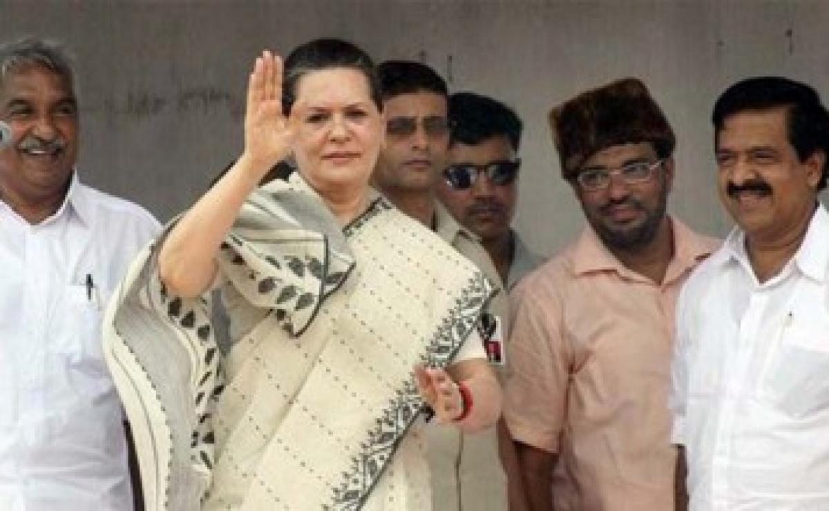 Sonia pays tribute to Sukhdev, Bhagat Singh, Rajguru