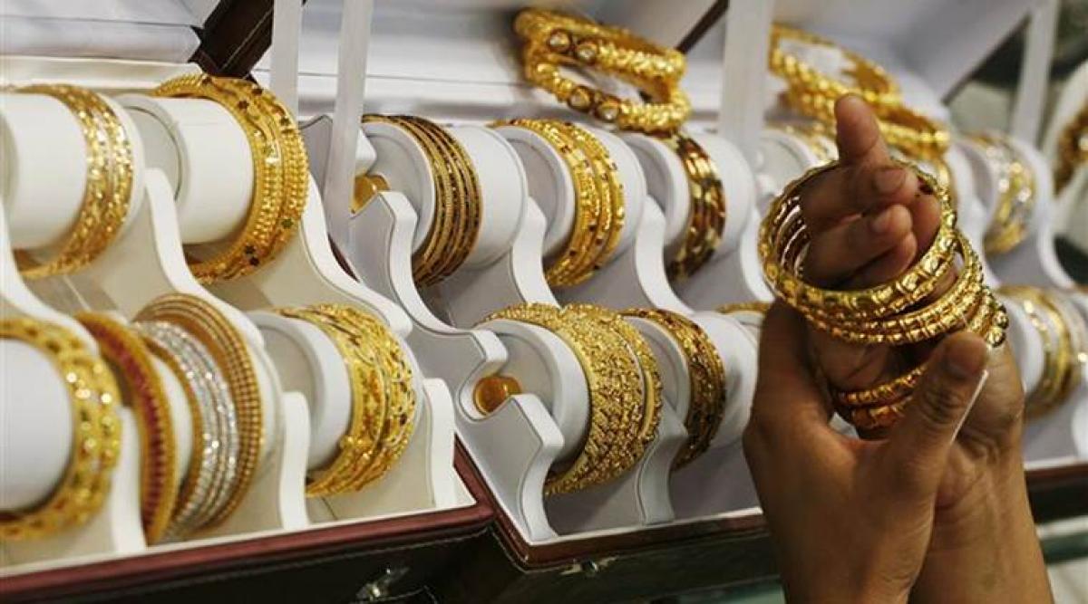 Gold extends weakness on muted demand; silver remain up