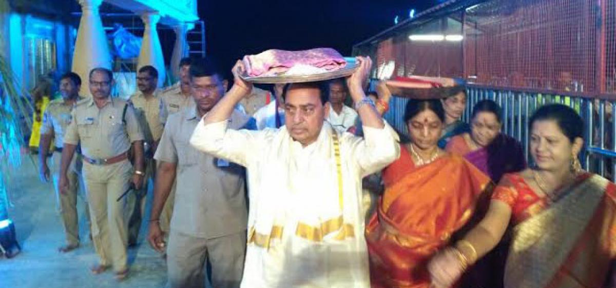 Thousands witness celestial wedding in Yadagirigutta