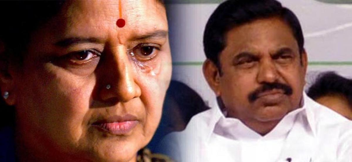 FIRs against Sasikala, Palanisamy on charges of abduction